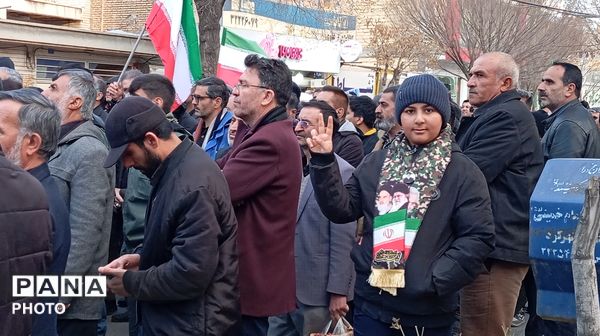 خروش مردم چهارمحال و‌بختیاری در میدان انقلاب شهرکرد