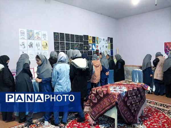 برگزاری نمایشگاه هفته هنرهای مدرسه (ماها) در آموزشگاه نمونه دولتی فدک فاروج