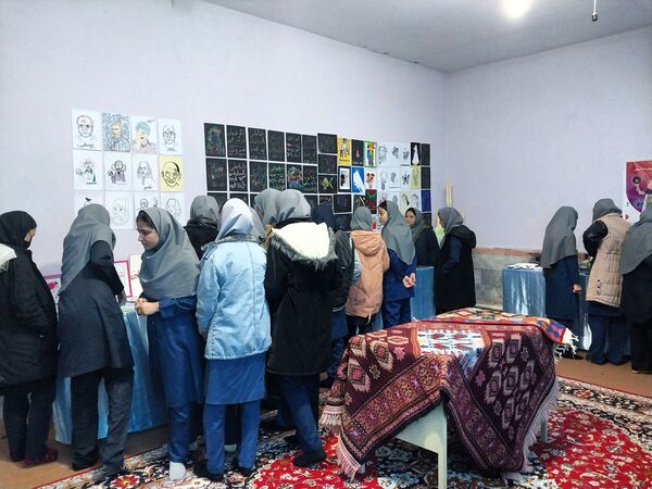 برگزاری نمایشگاه هفته هنرهای مدرسه (ماها) در آموزشگاه نمونه دولتی فدک فاروج