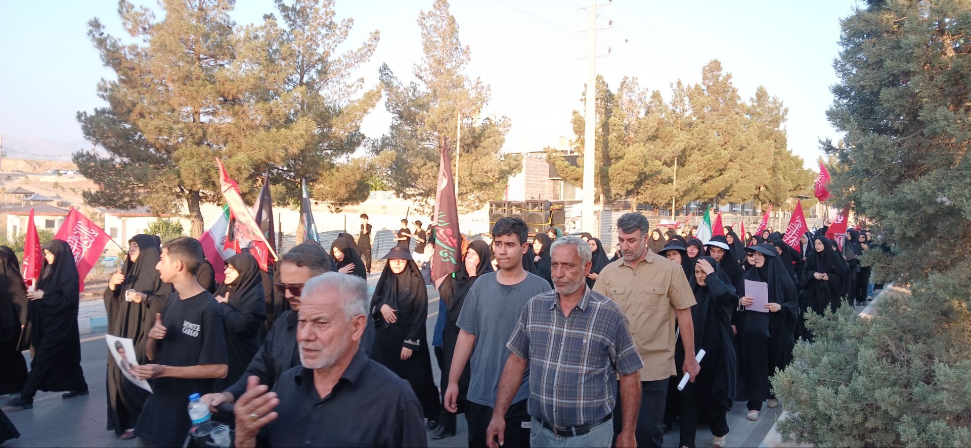پیاده رویی جاماندگان اربعین حسینی از میدان مادر تا میدان شهرداری  ساوجبلاغ