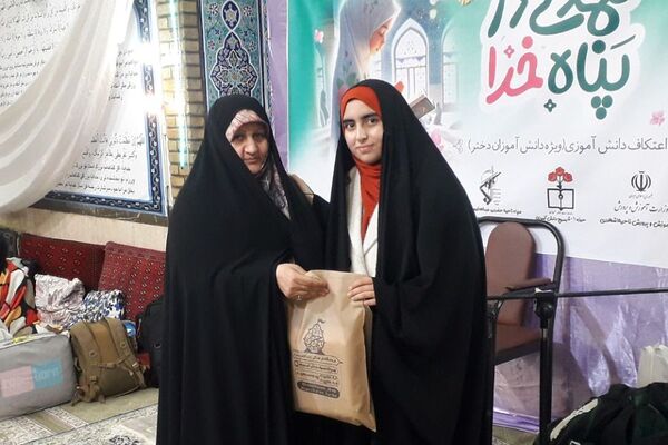 اعتکاف دانش‌آموزی در شهرری