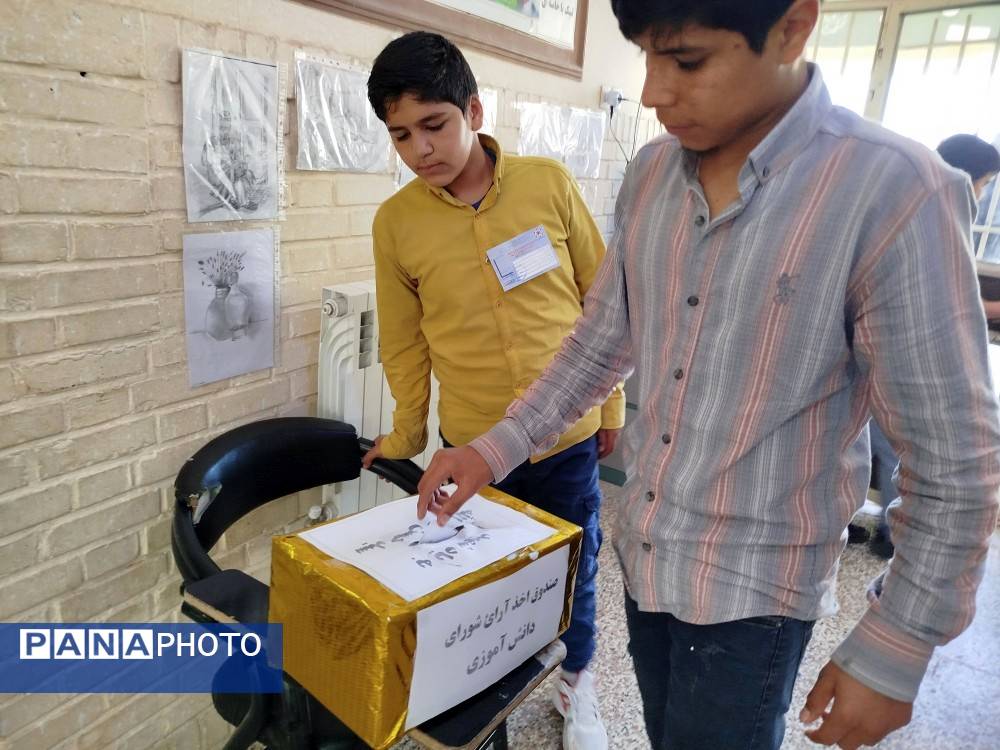 انتخابات شورای دانش‌آموزی در دبیرستان پسرانه متوسطه اول شهید اسکندری شهرستان کاشمر 