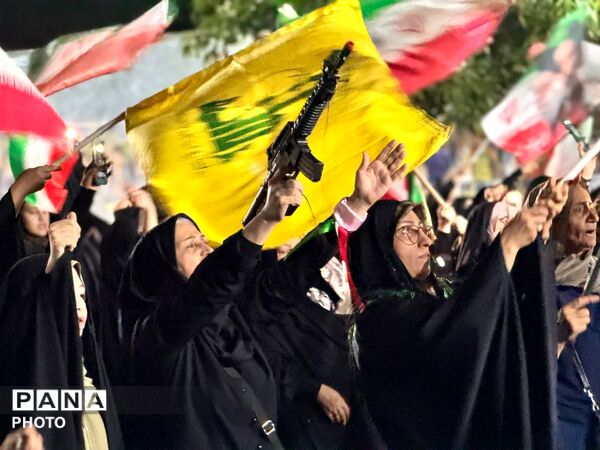 تجدید بیعت با رهبر انقلاب در شب هشتادو نهم