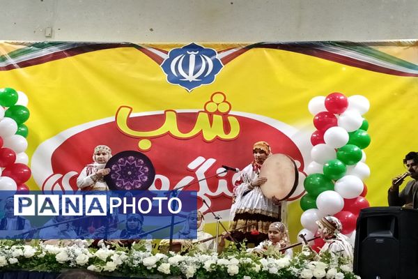 برگزاری مراسم شب فرهنگی و هنری در فاروج