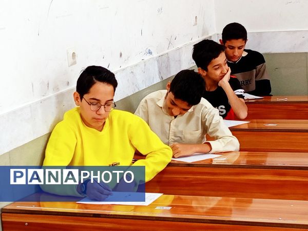 برگزاری امتحانات نوبت اول در دبیرستان میثاق کاشمر