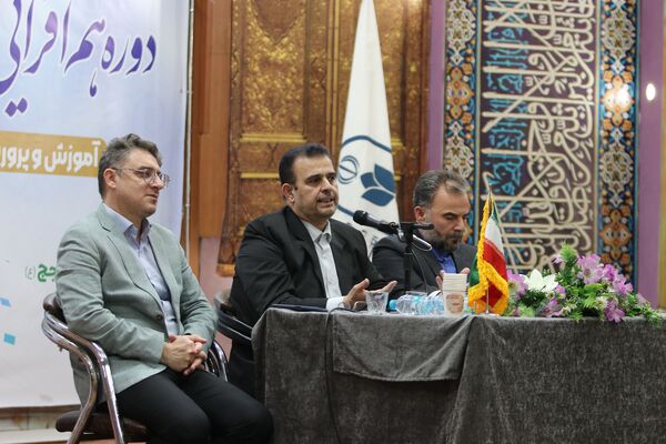 نشست صمیمی هم‌افزایی مربیان قرآنی استان خراسان رضوی