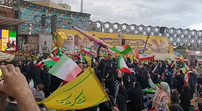 دختر، لبخند خدا