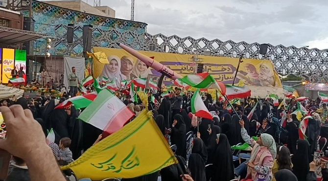دختر، لبخند خدا
