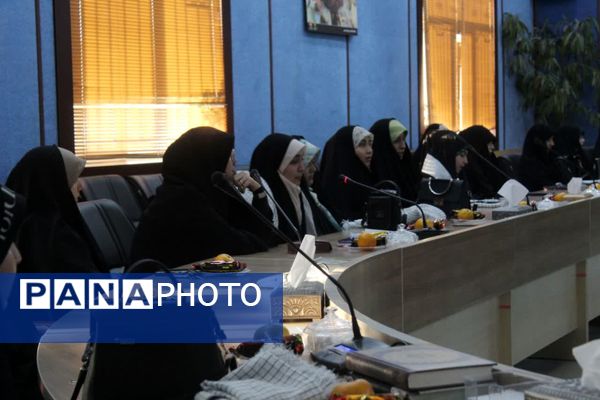 دیدار جمعی از دانش‌آموزان زنجانی با فرمانده سپاه انصارالمهدی 