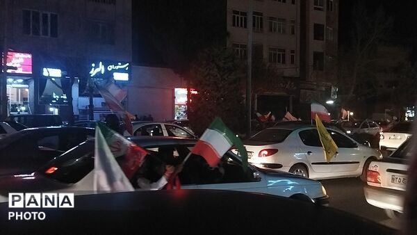 نیشابوری ها تا پایان جنگ  به  بلوار فضل با پرچم ایران  می آیند 
