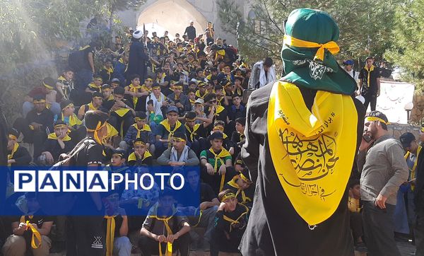  کاروان زائرین پیاده دانش‌آموزی در نیشابور