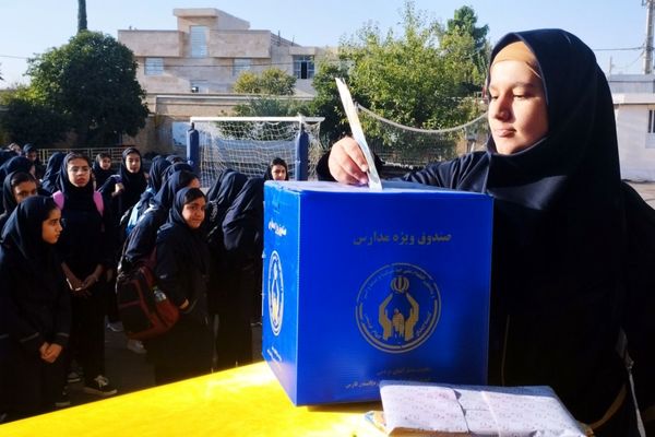 جشن عاطفه‌ها، همدلی دانش‌آموزان ایران