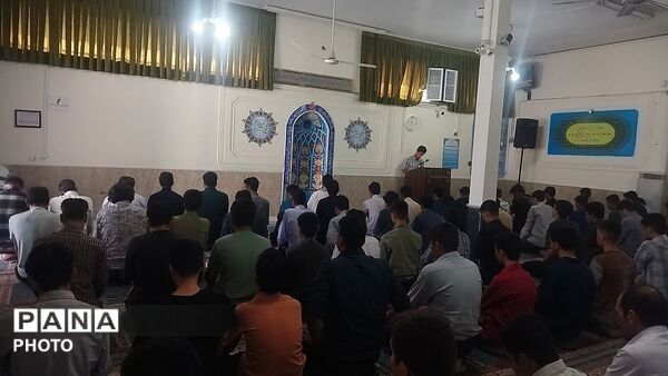 نماز جماعت در دبیرستان شاهد ابوذر غفاری نیشابور 