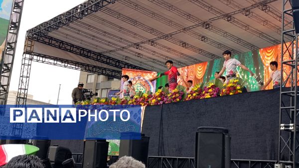 امشب آسمان در خیابان ها مى تابد