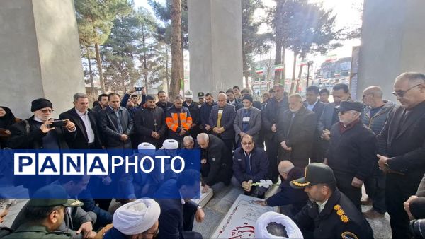 خروش سملقانی‌ها در سالروز بازگشت امام؛ دوازدهم بهمن با گلباران تمثال رهبر انقلاب گرامی داشته شد
