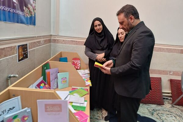 آیین نواختن زنگ دانایی در دبستان آیت‌الله خامنه‌ای در اسلامشهر