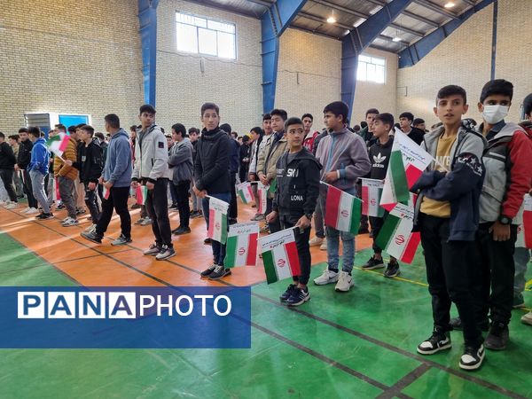 صبحگاه مشترک بسیج دانش‌آموزی و دانش‌آموزان دبیرستان نمونه دولتی پژوهش