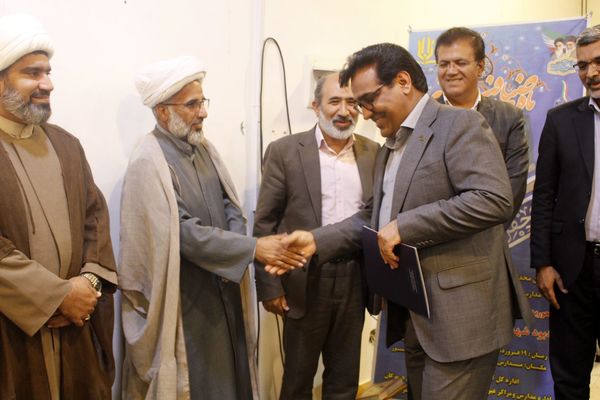 بزرگترین محفل انس با قرآن و افطاری دانش‌آموزان مدارس غیردولتی و هیات‌امنایی همزمان با سراسر کشور