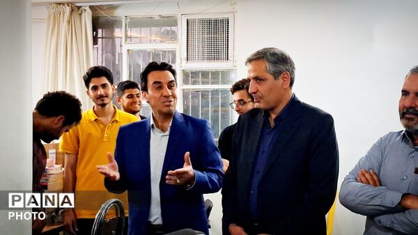 افتتاح پنل خورشیدی دبیرستان نمونه آیت‌الله خامنه‌ای 