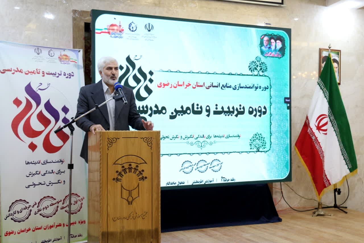 آموزش و پرورش محور توسعه جامعه است