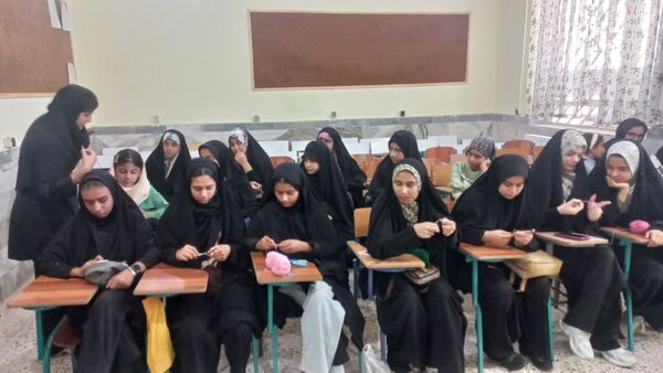 برگزاری هفته دوم دوره آموزشی فصل رویش در هنرستان ثمین