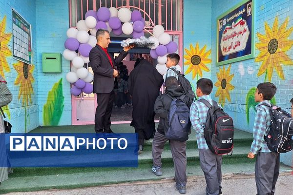 بازگشایی مدارس پیشوا با برنامه‌های شاد و اجرای عروسکی