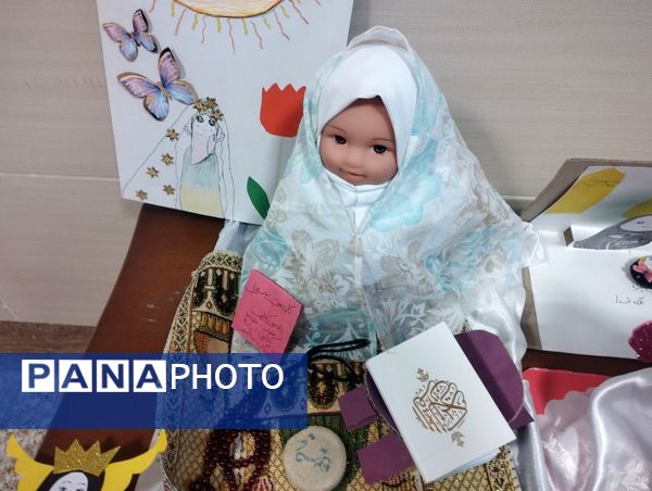 نمایشگاه حجاب به‌مناسبت ایام فاطمیه در مدرسه نشاط اسلامشهر