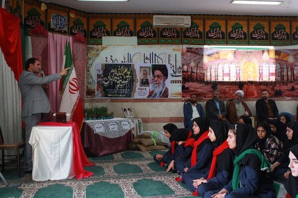 برگزاری یادواره شهدا در مدرسه بنت‌الهدی بهارستان ۲
