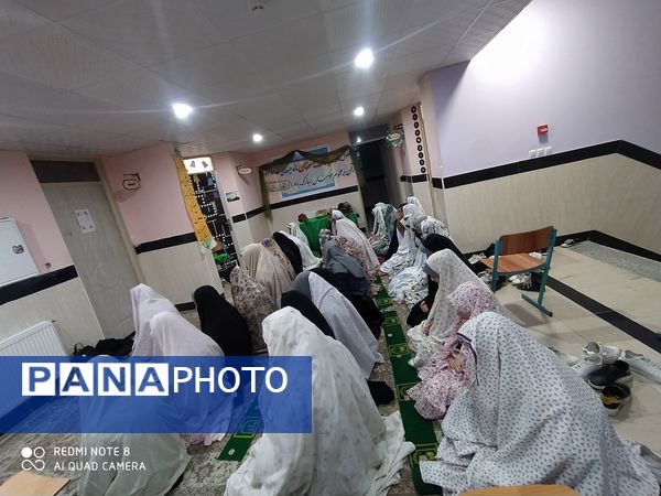 سفره مهربانی مهمانی خدا در آموزشگاه دخترانه نمونه دولتی فدک شهرستان فاروج 