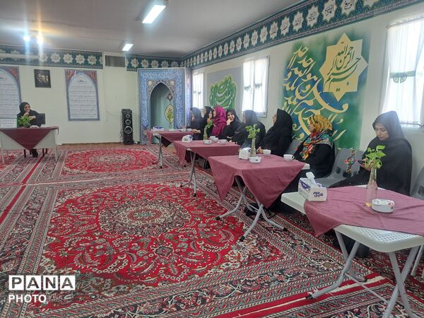 نخستین جلسه شورای دبیران دبیرستان علی افشارنژاد