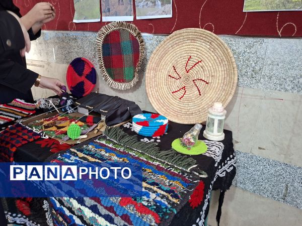 نمایش هنرهای دستی دانش‌آموزان معمولان