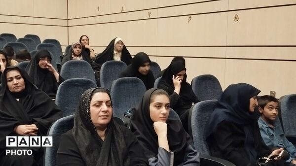 آیین اختتامیه مدرسه انقلاب در خرم آباد