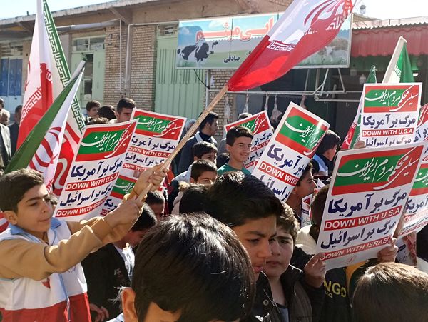 حضور پرشکوه مردم حماسه ساز بن در راهپپیمایی ۲۲ بهمن