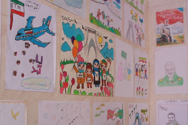 صبحگاه پرشور پاییزی در مدرسه نور ایمان بهارستان‌دو