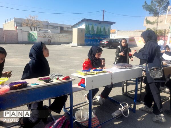 برپایی بازارچه دانش آموزی در مدرسه شهید رزمی خلیل آباد