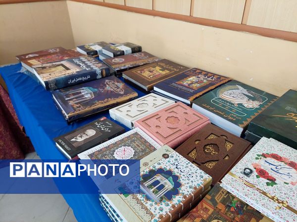 نمایشگاه کتاب وصنایع دستی در کاشمر