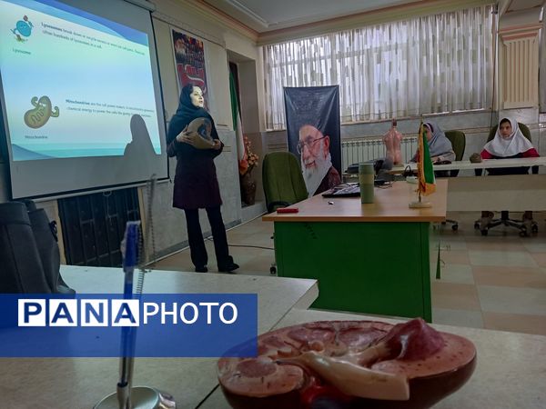 کارگاه آشنایی دانش‌آموزان با سلول‌های بنیادی و کاربردی