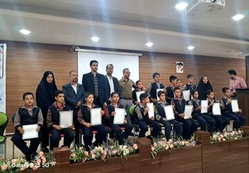 تجلیل از نفرات برتر مسابقات فرهنگی و هنری« فردا» مدارس ابتدایی ناحیه ۴ اصفهان