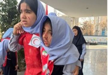 برگزاری مانور سراسری زلزله توسط دبیرستان حضرت خدیجه شهرستان گلپایگان