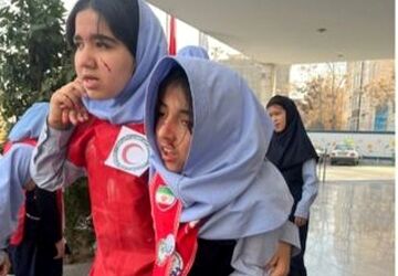 برگزاری مانور سراسری زلزله توسط دبیرستان حضرت خدیجه شهرستان گلپایگان