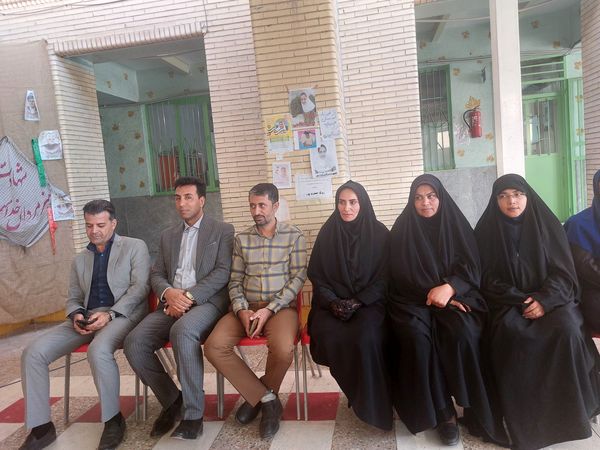 برگزاری انتخابات شورای دانش‌آموزی در مدرسه حضرت معصومه(س) حاجی‌آباد