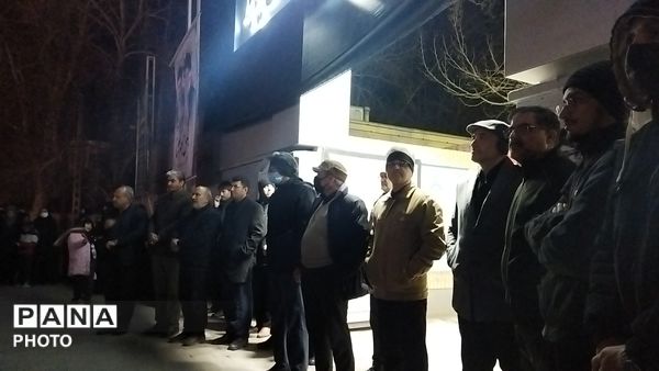 اجتماع خانوادگی فرهنگیان نیشابور در خیابان امام خمینی 