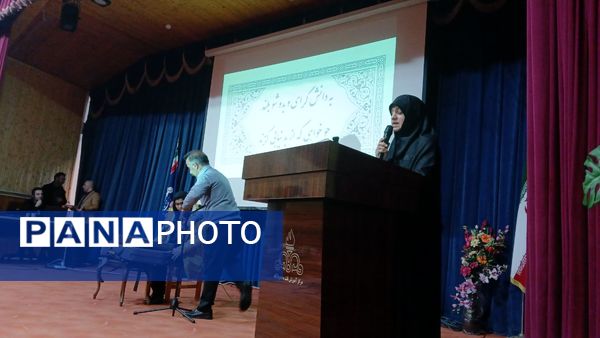 آیین تجلیل از دانش آموزان برتر دبیرستان عترت محمودآباد 