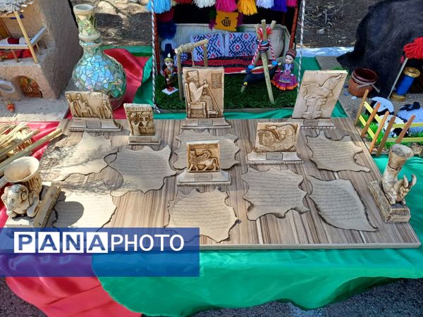 بازارچه کاروفناوری در دبیرستان حاج آقا توکلی زرقان 