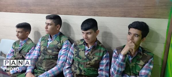 نواخته شدن آیین زنگ مهر و مقاومت  در دبیرستان پسرانه شاهد فاضل فلاورجان