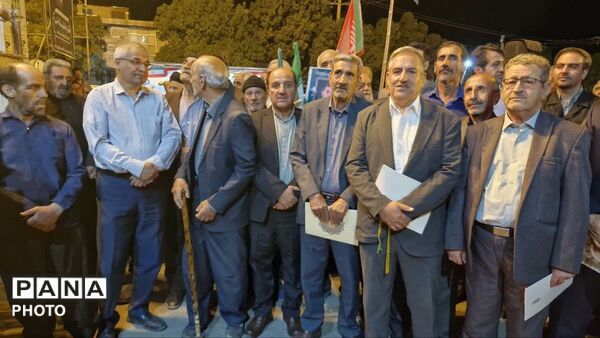 موج ۱۷۲ اجتماع شبانه مردم دلفان با تجلیل از ۲۲ خانواده آزاده
