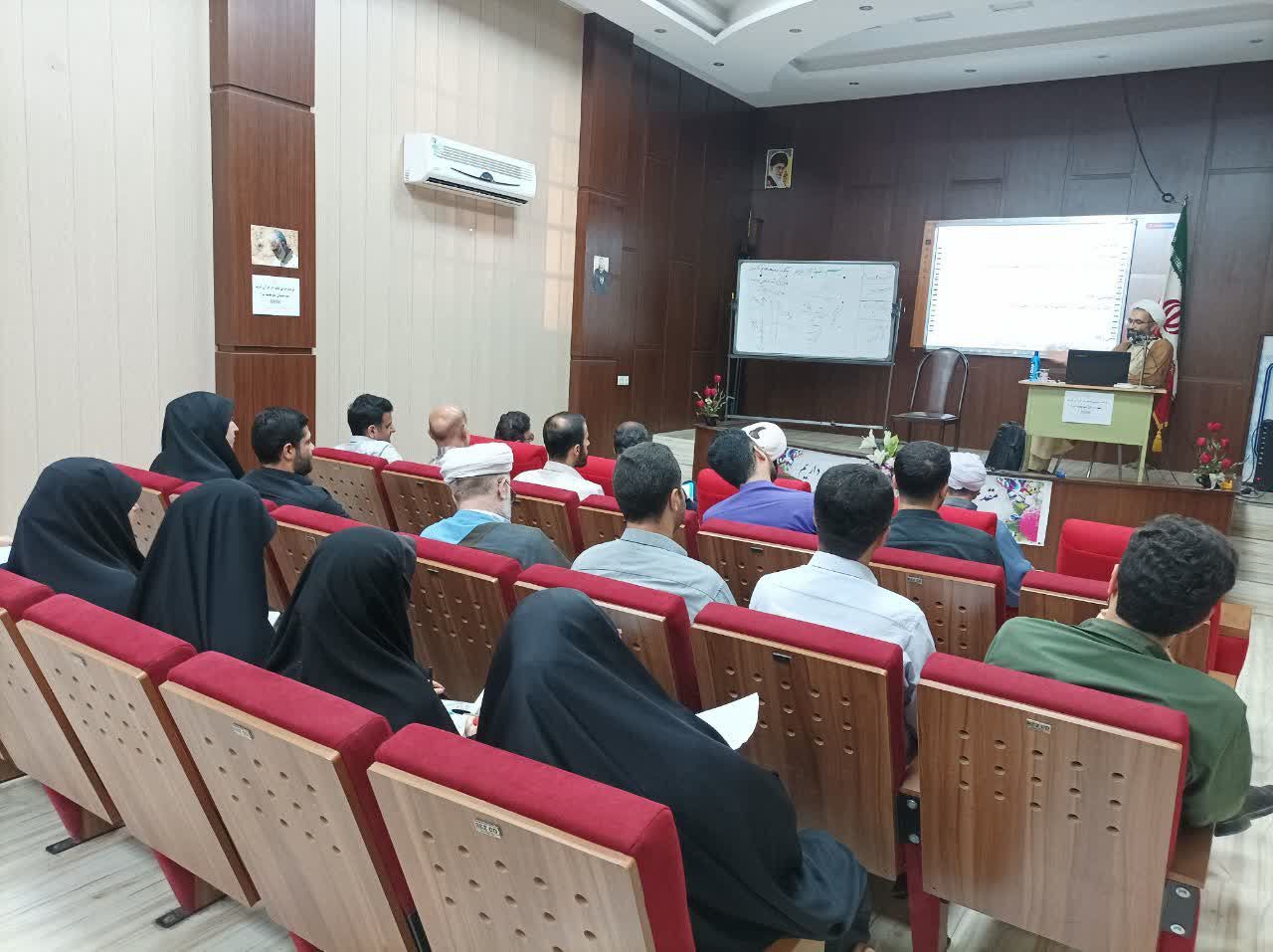 برگزاری دوره های تربیت مربی تدبر قرآن کریم در شهرستان صومعه‌سرا 
