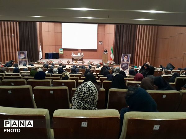 جلسه اولیا مربیان پایه هشتم دبیرستان مصلی نژاد حضرت زهرا 