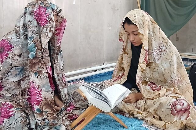 آیین بازگشایی مهر، نماز جماعت و محفل انس با قرآن در هنرستان دخترانه اولیا ۳ کهریزک