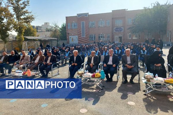 آیین نواختن زنگ استاندارد در هنرستان صدیقه ناظران 